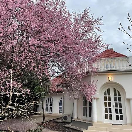 Sungarden Vendeghaz Отель типа 
