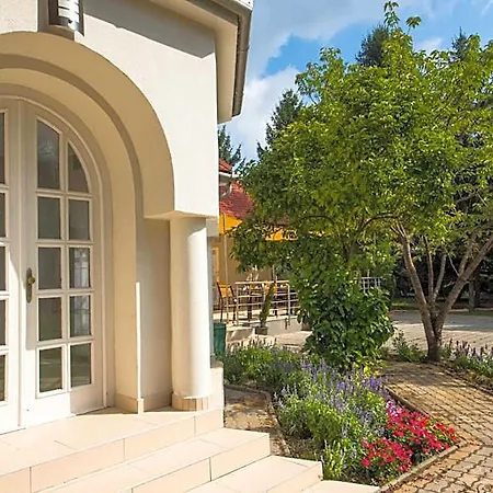 Bed & Breakfast Sungarden Vendeghaz 3*
